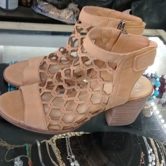 Vince Camuto heels - Picture 3 of 7